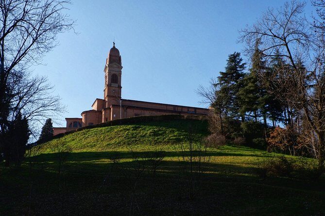 All the wonders of the Bologna hills - Stop 2: Cenobio di San Vittore for red-brick calm and warm Gothic frescoes
