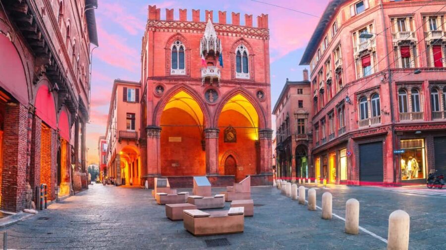 Best of Bologna: Private Walking Tour with a Local - Why Piazza Maggiore Is the Smart Place to Start