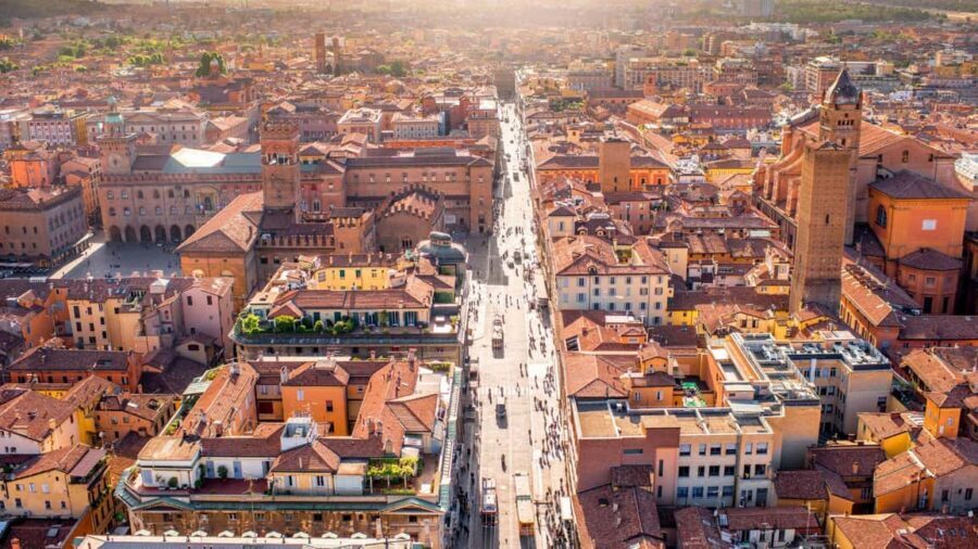 Best of Bologna: Private Walking Tour with a Local - Hidden Corners Beyond the Usual Photo Stops