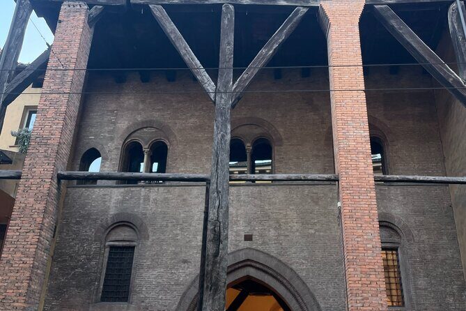 Bologna: A Self-Guided Audio Tour from Porta Galliera to Le Tre Frecce - Canale delle Moline and Via Indipendenza: Bologna’s Venice moment