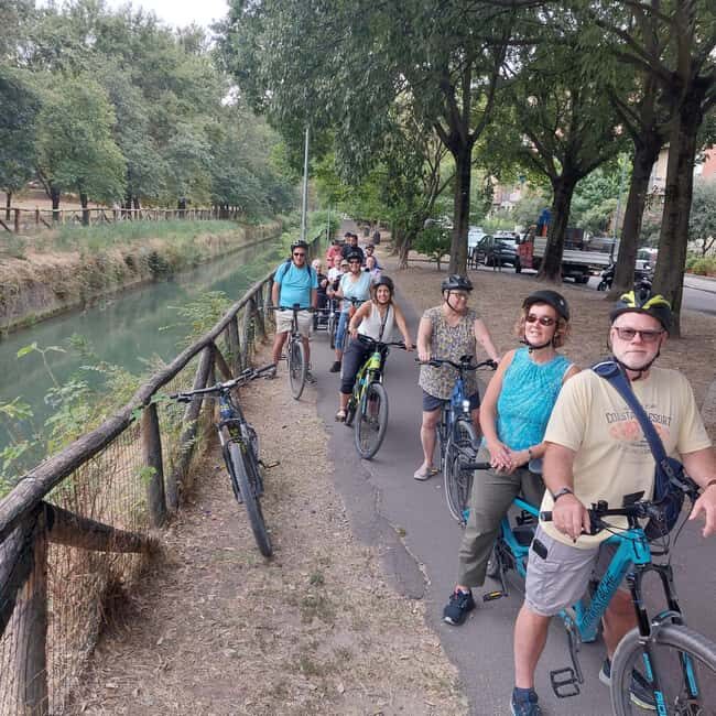 Bologna Bike Tour with Breakfast - Finestrella of Via Piella: the canal you can actually see
