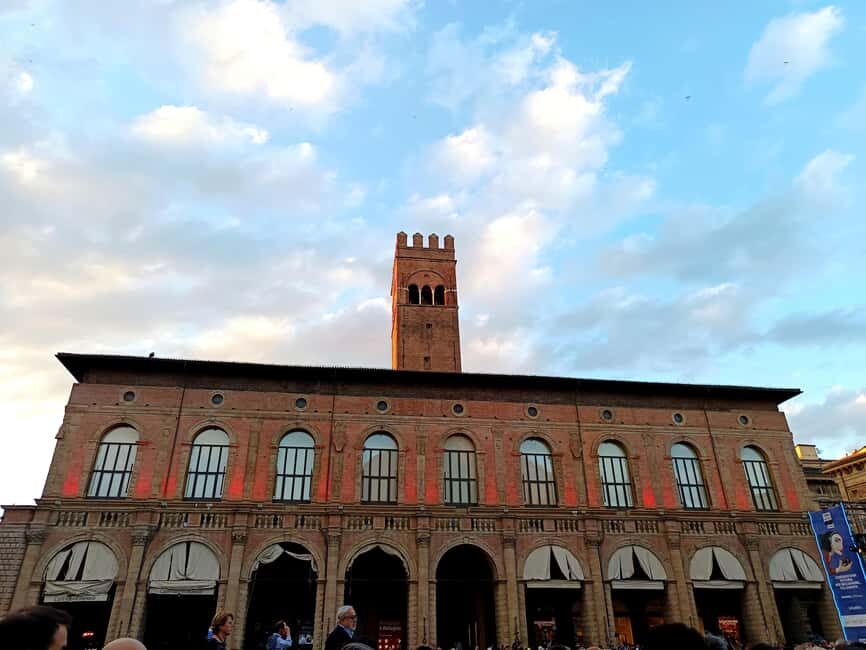 Bologna by night: Food, wine, spritz and fun - Bologna by night: what you’re really buying in 2.5 hours