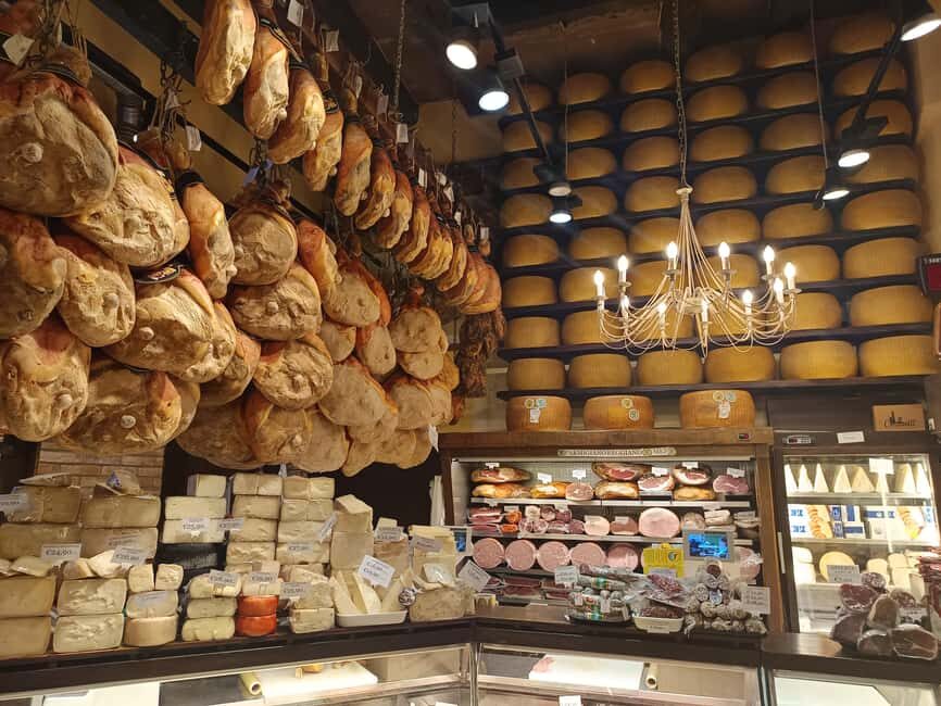 Bologna by night: Food, wine, spritz and fun - Live music, social squares, and what to watch for as you walk