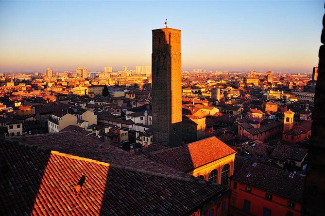 Bologna By Night Walking Tour - Stop 3: The Quadrilatero tasting stop—wine and cold cuts included