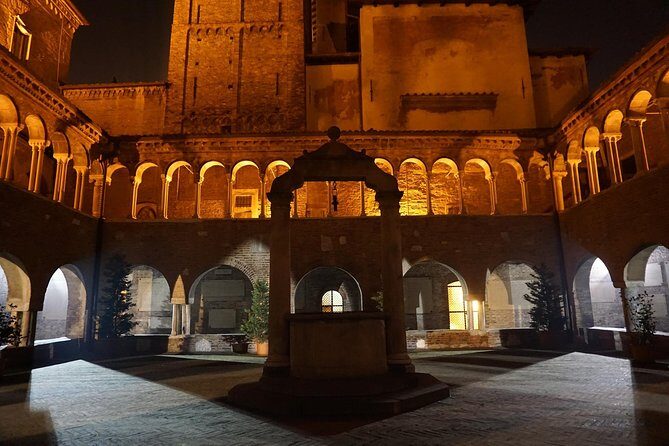 Bologna By Night Walking Tour - Meeting at Piazza del Nettuno: simple start, easy navigation
