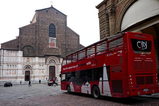 Bologna City Red Bus and Food tasting - Piazza Maggiore in 10 Minutes: What You Can Actually Do There