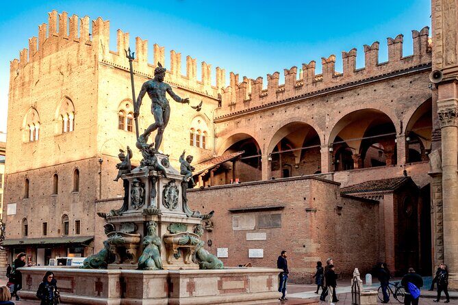 Bologna City Red Bus and Food tasting - Timeline Reality: One Tour, Multiple Stops, One Main Window