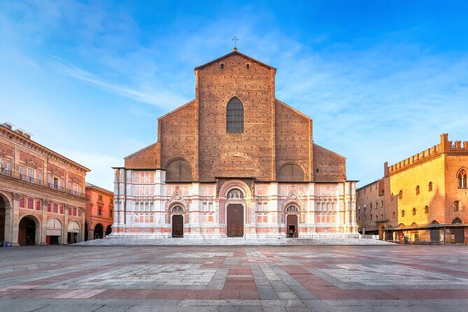 Bologna: City Walk with Audio Guide in 7 Languages on your Phone - Palazzo del Podestà: politics in stone (and a place you can picture)