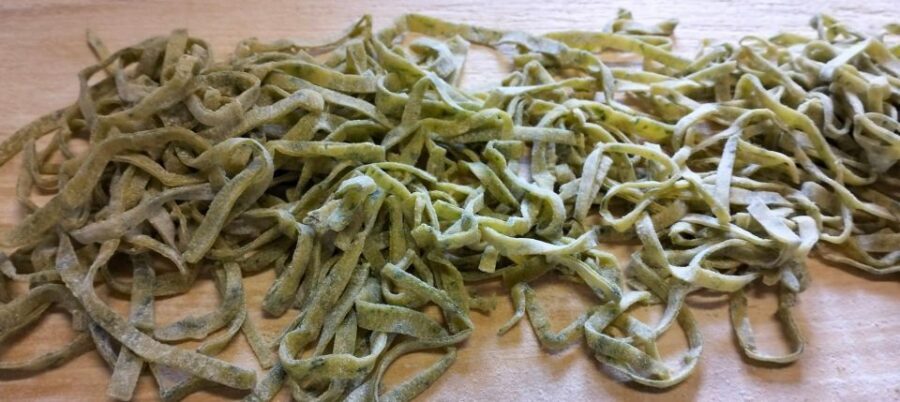 Bologna: Class dedicated to the pasta and tiramisu making - Ragù in Bologna style: learning what makes it taste right