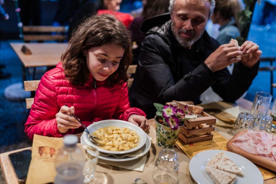 Bologna: Eat and Drink Like a Local Food Tour - Farmers Market Stop: Organic Produce That Sets the Standard