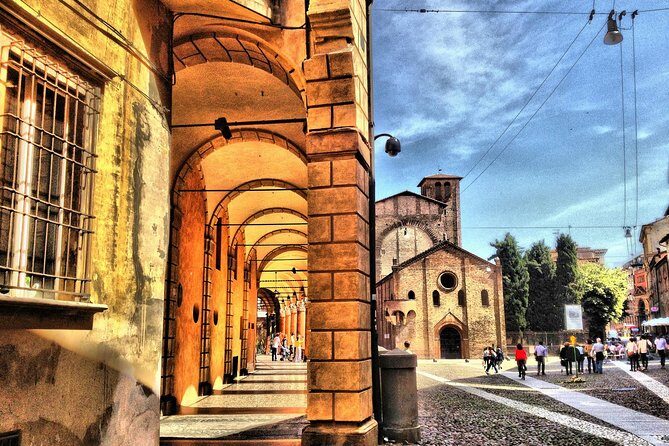 Bologna Food & Cultural Walking Tour - Piazza del Nettuno to Piazza Maggiore: the walk starts with the city’s stage