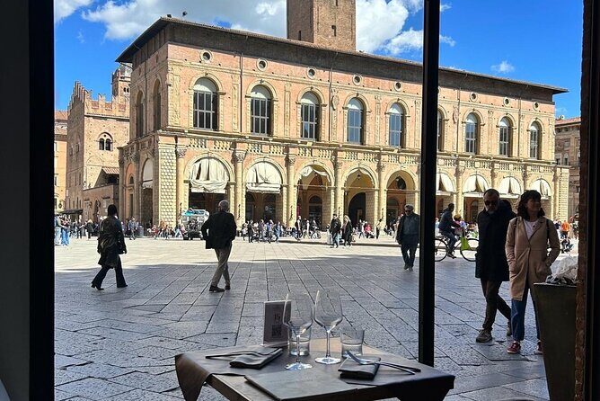 Bologna Food Tour and Enogastronomia Experience with Local Chef - A Bologna Food Tour That Links Tastings to the City