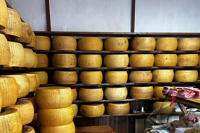 Bologna Food Tour and Enogastronomia Experience with Local Chef - Quadrilatero Market Stroll: Seasonal Tastes, Salumi e Formaggi, Then Pasta