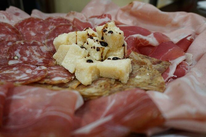 Bologna Food Tour from a local perspective - Lunch with three handmade pastas and wine: the centerpiece meal