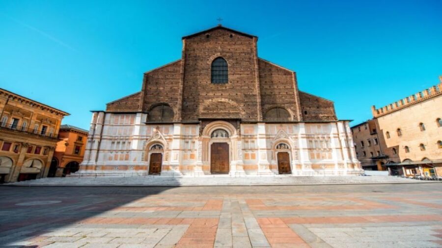 Bologna Guided Bike Tour - How the guide, radios, and pacing shape what you get