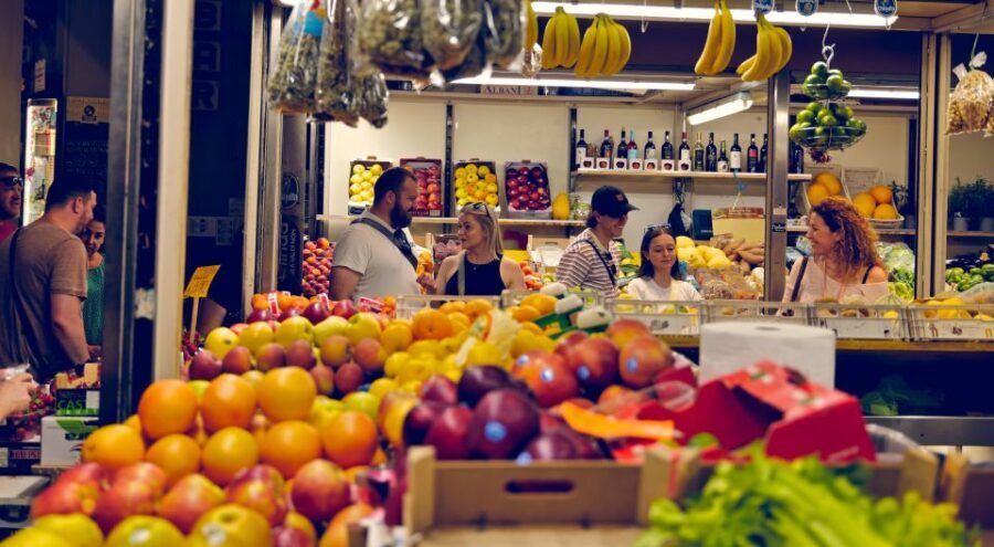 Bologna: Guided Food Markets Tour - Walking to Quadrilatero: a short hop through the old lanes