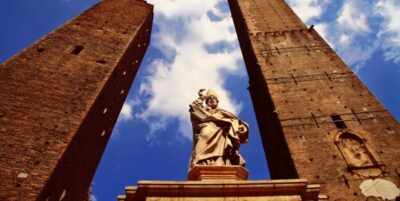 Bologna: Guided Walking Tour - Neptune Square: a quick reset with a famous fountain