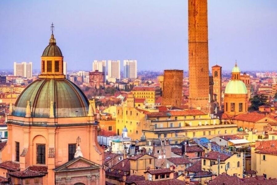 Bologna : Historic Center Walking Tour - San Petronio: why you shouldn’t rush the big church