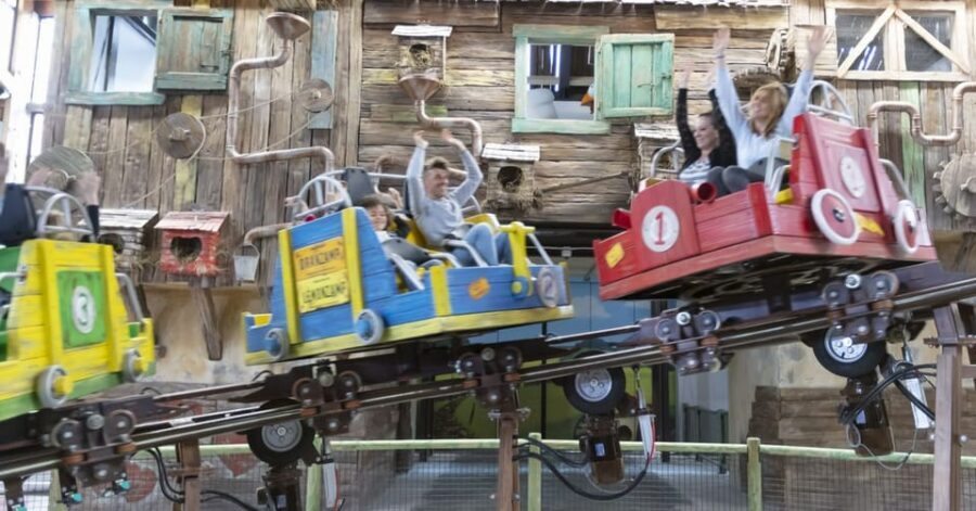Bologna: Luna Farm Amusement Park Family Entry Ticket - The two paid add-ons: VR-Box and Labirintolo