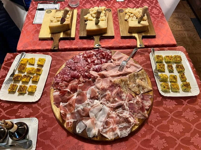 Bologna/Modena: Parmesan,Ferrari, Balsamic,Wine Tour w/Lunch - Parmigiano Reggiano at the cheese factory: what you actually learn