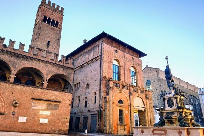 Bologna Murder Mystery: Self-Guided City Quest - Bologna at your pace: the app-guided murder mystery vibe