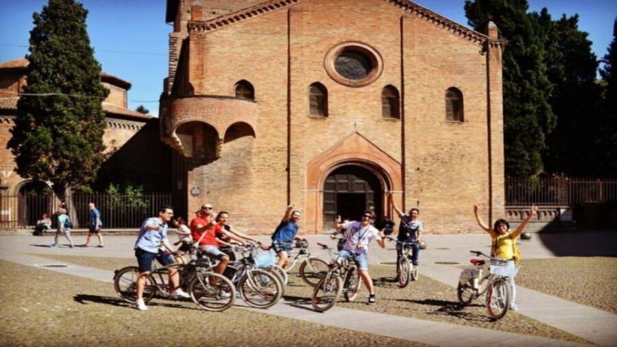 Bologna: Panoramic Bike Tour - Cavaticcio Park: river port history and Europe’s film library connection