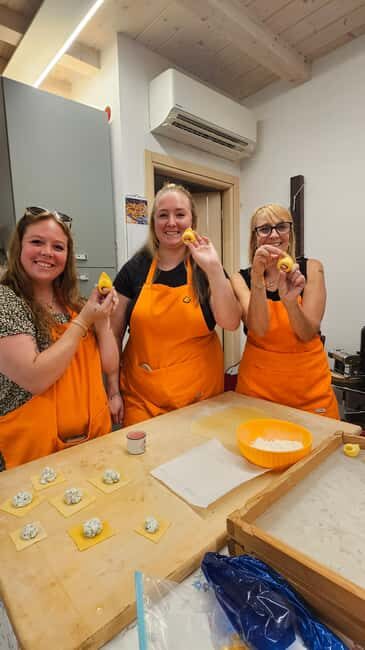 Bologna: Pasta Cooking Class, Ragu & Wine with Local Host - Vegetarian-Friendly Bologna Pasta Without the Afterthought Feeling
