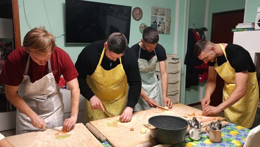 Bologna: Pasta Tagliatelle al Ragu Cooking Class with Wine - Why Tagliatelle al Ragu Works Best When You Learn It Locally