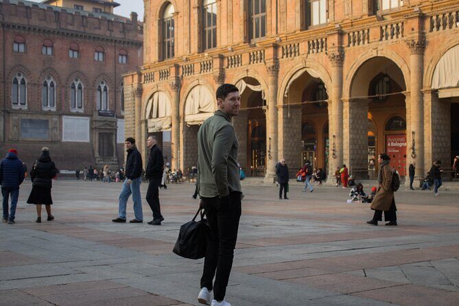 Bologna: Photo tour with professional photographer - Piazza Maggiore: The Big Square, the Best Angles