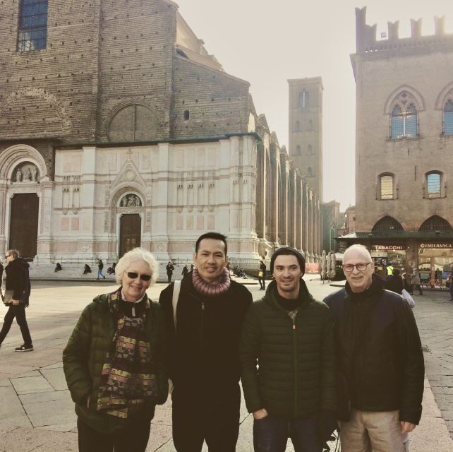 Bologna: Private and Personalised Walking Tour - Quick pizza by the slice, plus Santo Stefano’s art blend