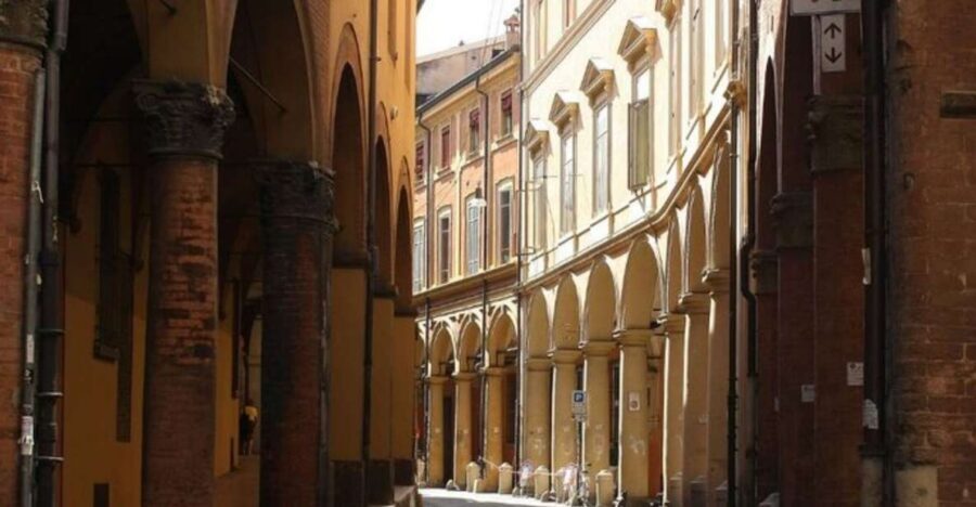 Bologna: Private custom tour with a local guide - The walking route: photo stops, guided sightseeing, and real direction