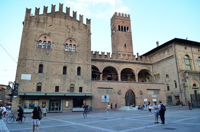Bologna Private Food Tour with 6 or 10 Tastings - Key things that make this tour work