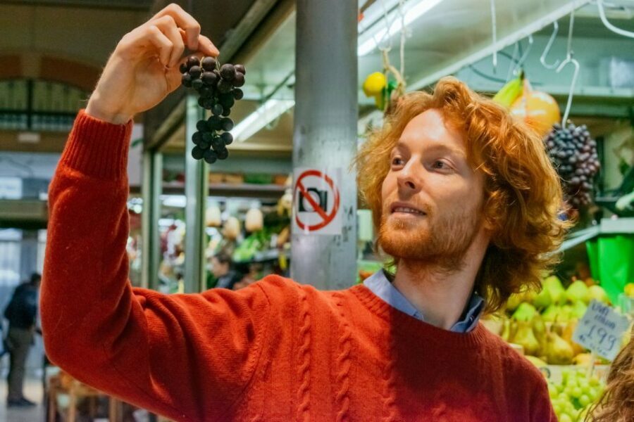 Bologna: Private Food Walking Tour with Tastings - Family-operated snack stops: why a guide matters in Bologna