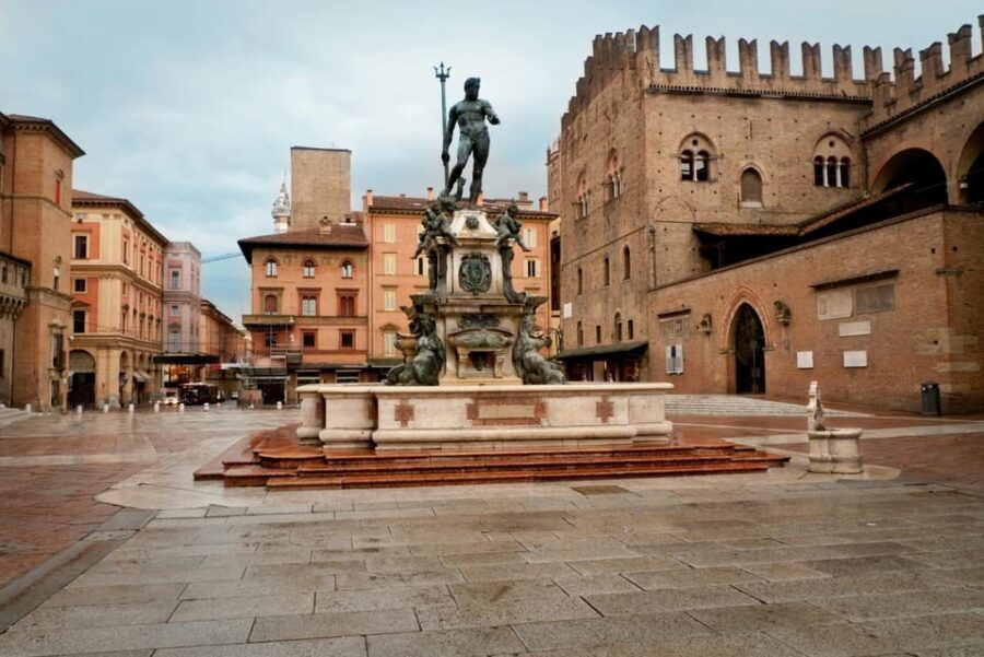 Bologna: Private Top Historical Sites Guided Walking Tour - Civic palaces: Palazzo Re Enzo, Notai, and Banchi in quick, meaningful passes