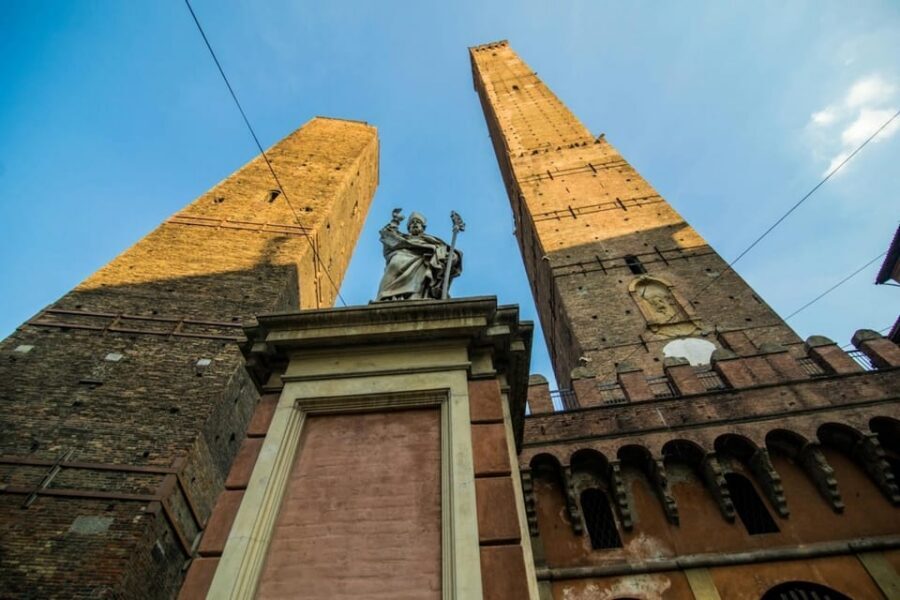 Bologna: Private Top Historical Sites Guided Walking Tour - Mercato di Mezzo: understanding Bologna through the market streets