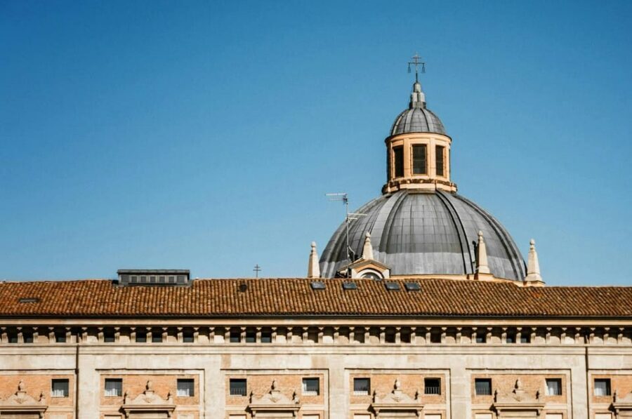 Bologna: Private Top Historical Sites Guided Walking Tour - Piazza Santo Stefano: The Seven Churches in a calm, compact finish