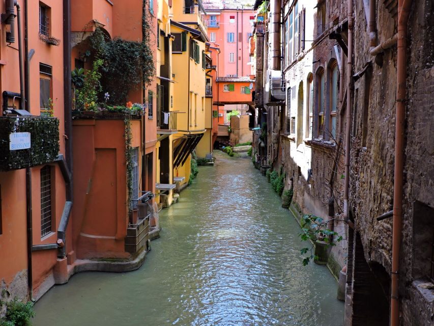 Bologna: Private Tour with a Local Guide - Why a local guide matters in Bologna (beyond the monuments)