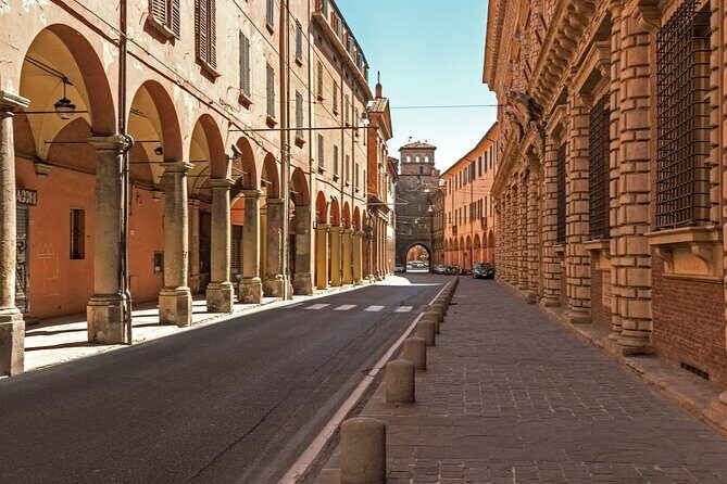 Bologna Secrets Quest: Self-Guided Hidden Gems Adventure - Offline app play and practical phone advice