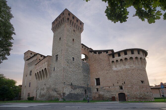 Bologna Surroundings Photo Tour: Rolling Hills and Ravines - Pace, interaction, and who this is best for