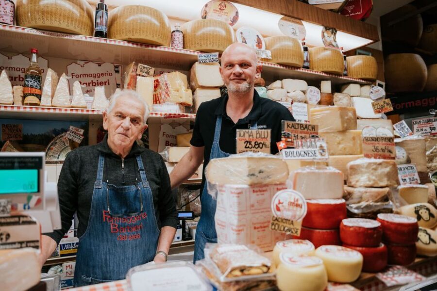 Bologna: Tastes and Traditions Food Tour with Market Visit - Osteria del Sole: ragù classics in a real trattoria setting