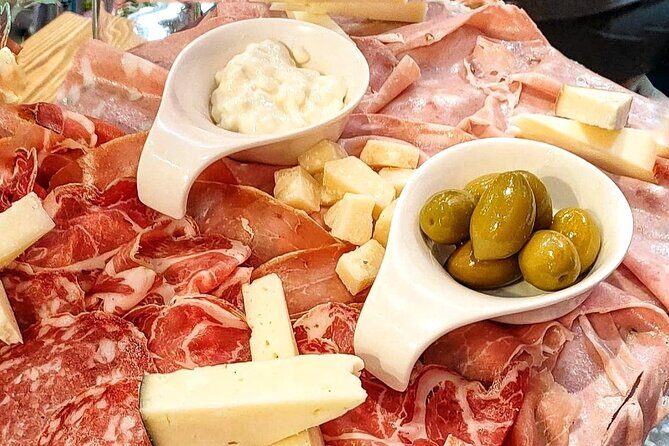 Bologna: the red medieval pearl and its delicious food (private tour) - San Giacomo Maggiore: Frescoes That Describe Everyday Meals
