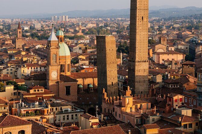 Bologna Walking Tour with Audio and Written Guide - Stop 4: Basilica di San Petronio and why the façade feels unfinished
