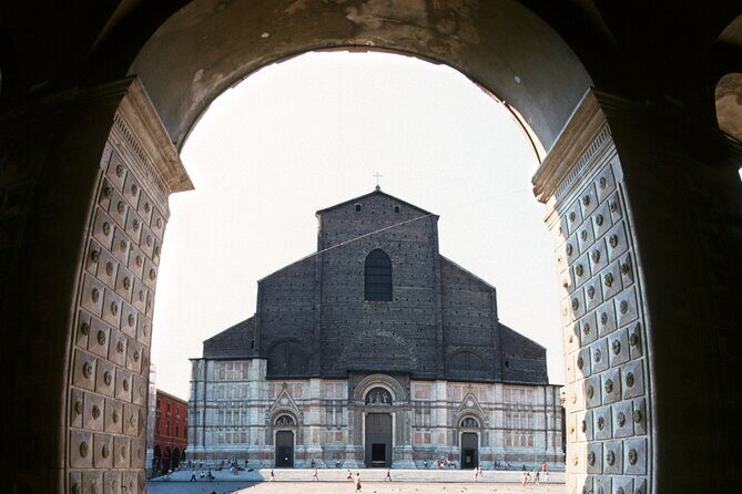 Bologna's Ancient and Recent History: A Self-Guided Audio Tour - UNESCO porticos in 2021: walking under something older than you