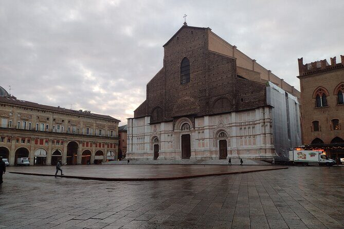 Bologna's Ancient and Recent History: A Self-Guided Audio Tour - Roxy Bar and Bologna’s pop-culture wink