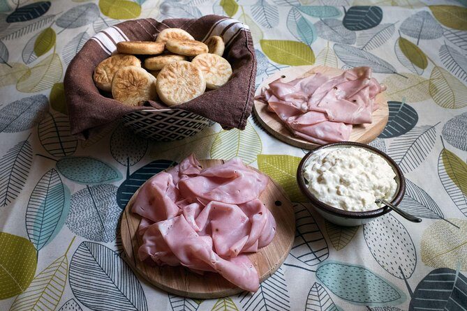 Cesarine: Dining & Cooking Demo at Local's Home in Bologna - The Evening Rhythm: Small Group, Long Table, and the Family-Home Feel