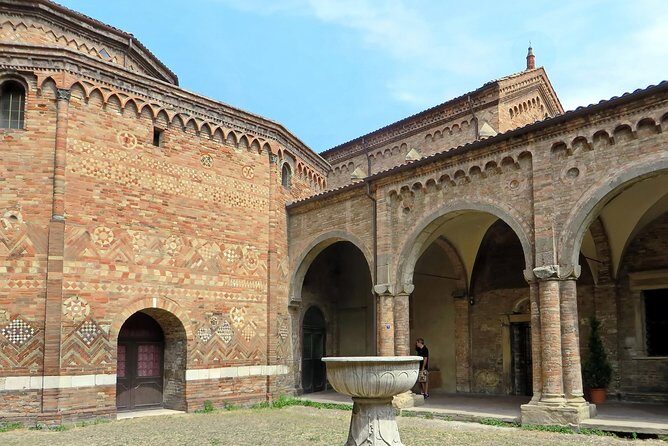 Classic Private Walking Tour Bologna - Piazza Maggiore: your 15-minute orientation jump-start