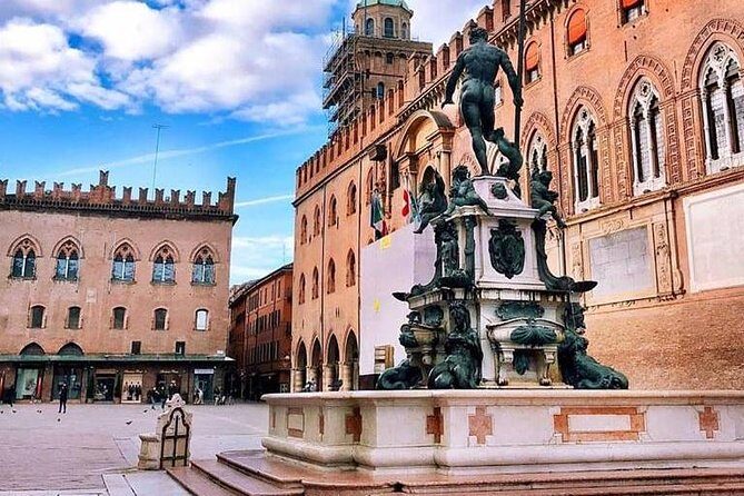 Classic Private Walking Tour Bologna - Quadrilatero market: tastings plus an easy way to snack like a local