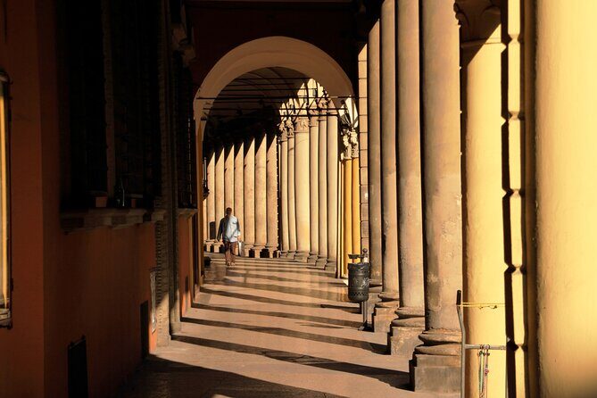 Discover Bologna an amazing city - Piazza Maggiore: the civic center you’ll want to remember