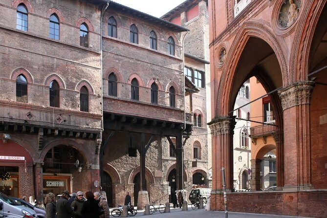 Discover Bologna an amazing city - Neptune Fountain and the trident detail that locals never forget