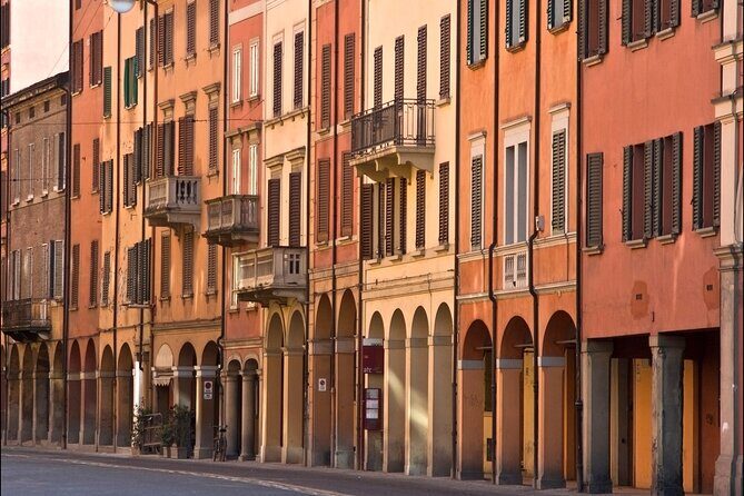 Discover Bologna an amazing city - San Petronio: Charles V, the Council of Trent, and a sundial you can see